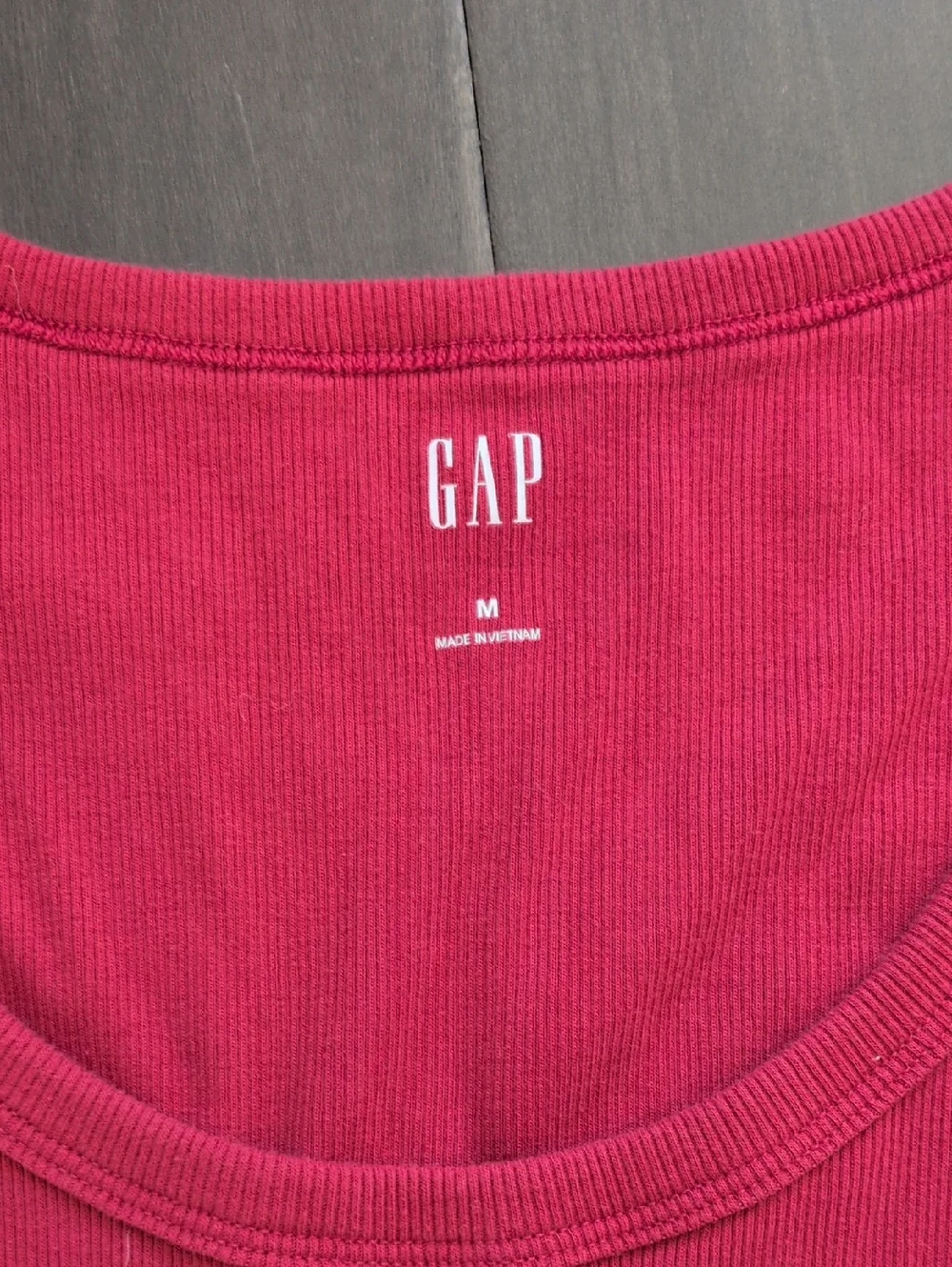 GAP Women's Raspberry Ribbed Tank Top - Picture 3 of 4